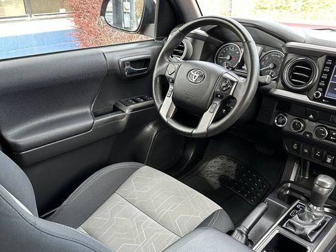 Used 2022 Toyota Tacoma TRD Off-Road w/ Technology Package AWD/4WD image 34