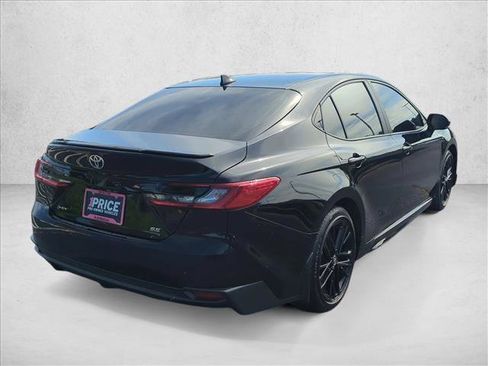 Used 2025 Toyota Camry SE FWD image 5