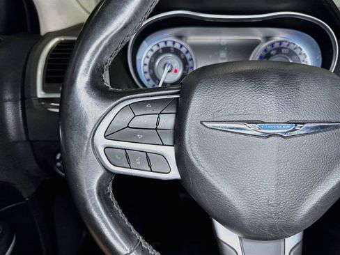 Used 2019 Chrysler 300 Touring w/ Chrome Appearance Package RWD image 12