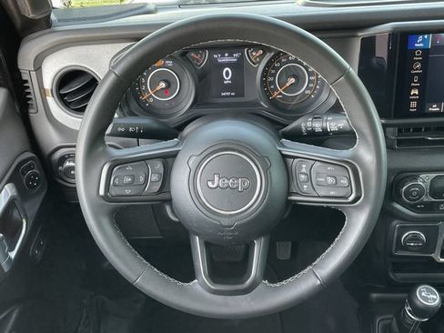 Used 2025 Jeep Wrangler Unlimited Sport AWD/4WD image 11