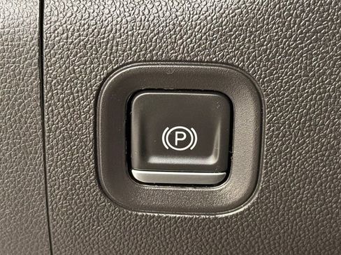 Used 2022 Chevrolet Silverado 1500 LT RWD image 29