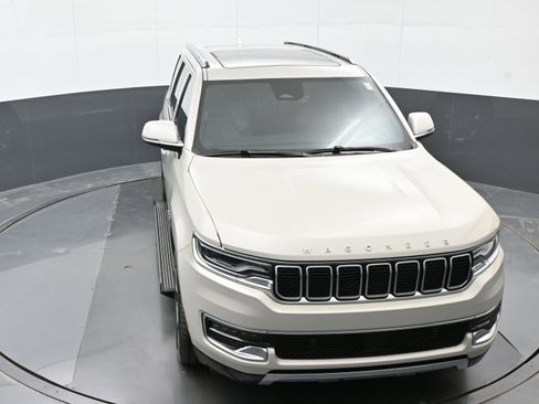 Used 2022 Jeep Wagoneer Series III w/ Premium Group I image 31