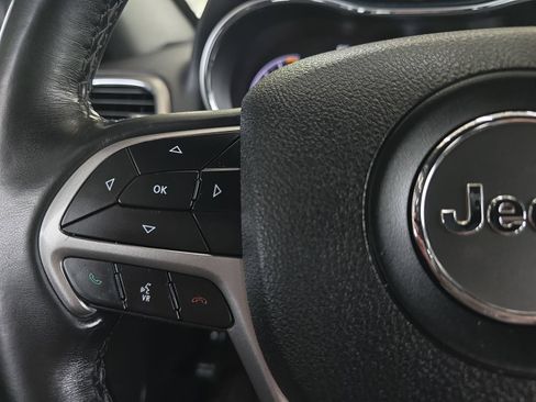Used 2018 Jeep Grand Cherokee Altitude AWD/4WD image 21