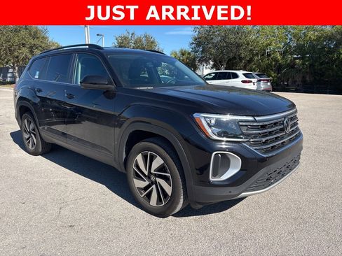 Certified 2025 Volkswagen Atlas SE image 1