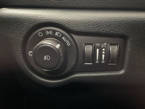 New 2026 Chrysler Pacifica Select image 39