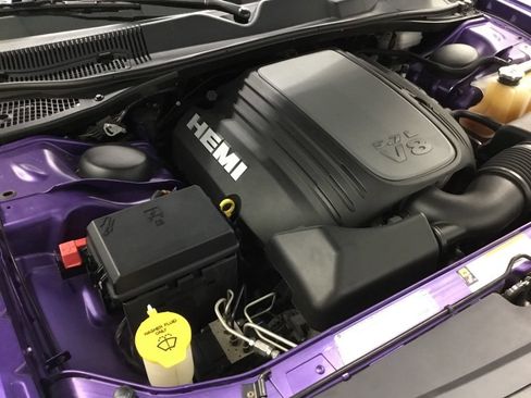 Used 2010 Dodge Challenger R/T RWD image 9