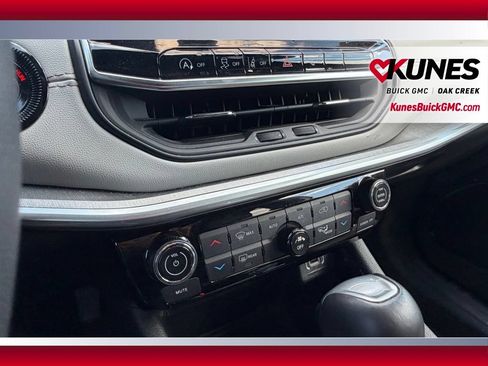Used 2025 Jeep Compass Limited AWD/4WD image 19