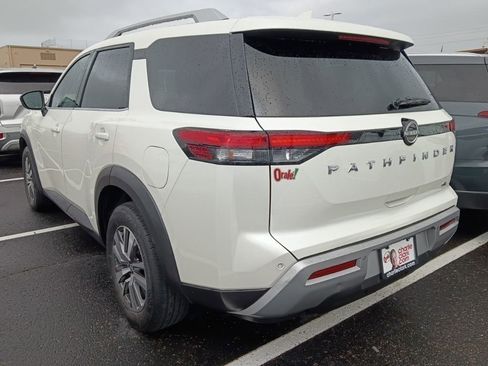 Used 2023 Nissan Pathfinder SL FWD image 4