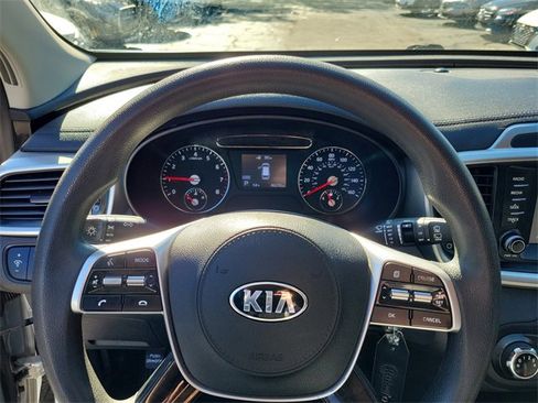 Used 2020 Kia Sorento LX image 17
