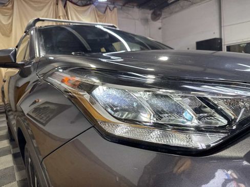 Used 2020 Toyota C-HR XLE FWD image 4