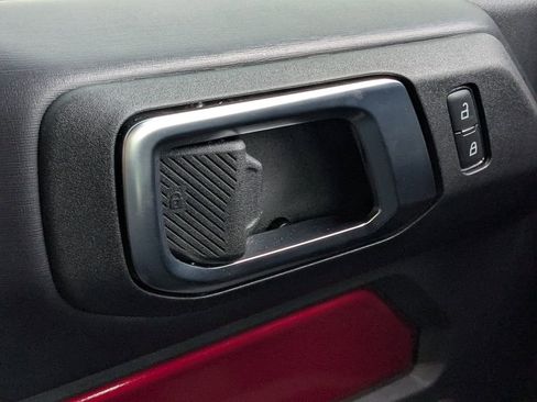 Used 2025 Ford Bronco Badlands image 21