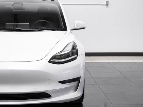 Used 2020 Tesla Model 3 Standard Range Plus image 46