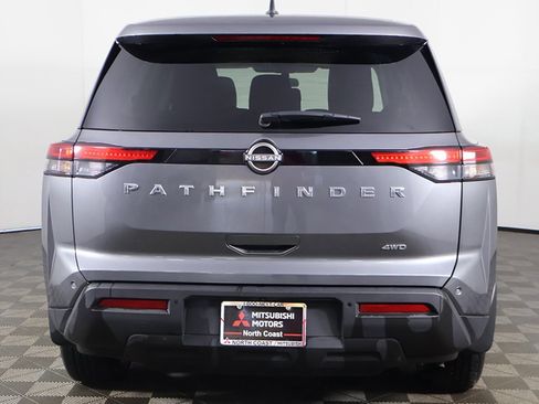 Used 2024 Nissan Pathfinder S image 11