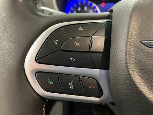 Used 2022 Chrysler Pacifica Touring-L FWD image 12