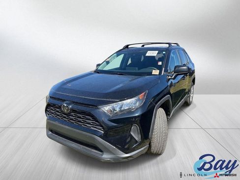 Used 2019 Toyota RAV4 LE image 1