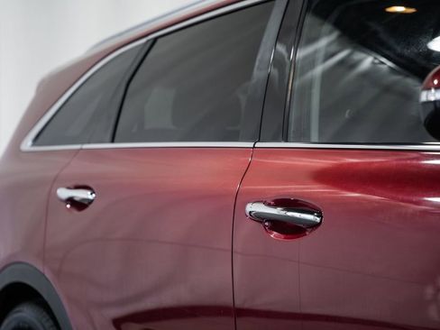 Used 2016 Kia Sorento LX w/ LX Convenience Package image 18
