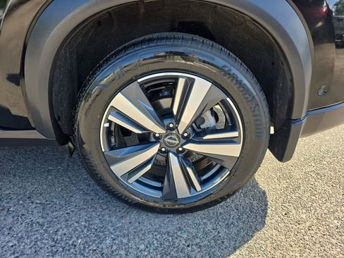 Used 2025 Nissan Rogue SL FWD image 17