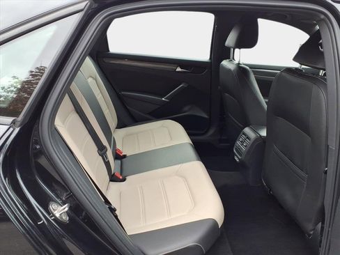 Used 2021 Volkswagen Passat 2.0T R-Line image 16