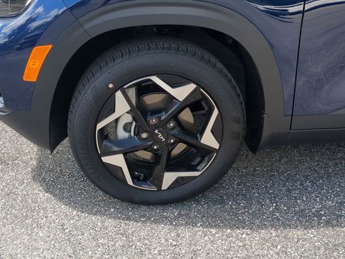 Used 2026 Kia Seltos EX image 11