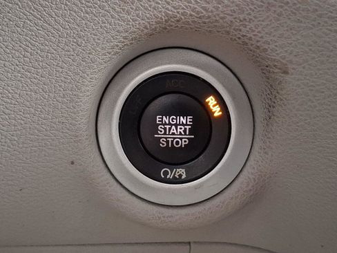 Used 2018 Chrysler Pacifica Touring-L image 25