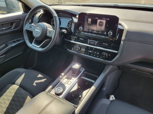 Used 2024 Nissan Pathfinder SV image 22