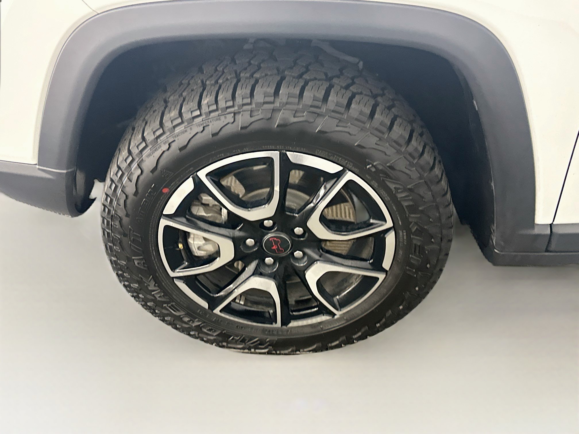 Used 2025 Jeep Compass Trailhawk AWD/4WD image 11