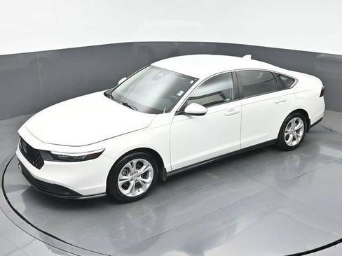 Used 2023 Honda Accord LX image 28