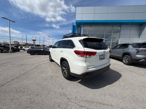 Used 2018 Toyota Highlander LE image 3