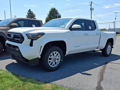 New 2026 Toyota Tacoma SR5 RWD image 3