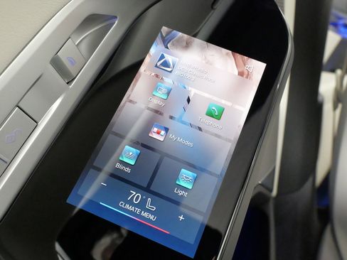 Used 2023 BMW 760i xDrive image 31