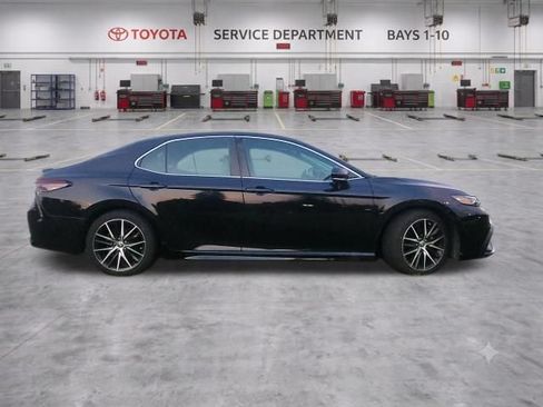 Used 2021 Toyota Camry SE w/ Cold Weather Package AWD/4WD image 6