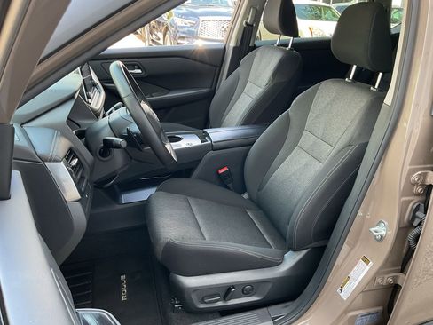 Used 2025 Nissan Rogue SV image 14