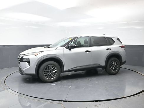 Used 2024 Nissan Rogue S FWD image 9