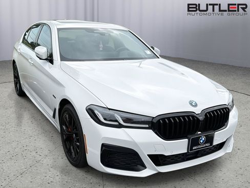 Used 2023 BMW 530e xDrive w/ Premium Package AWD/4WD image 5