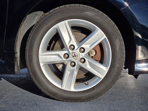 Used 2013 Toyota Camry SE image 9