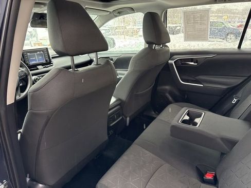 Used 2021 Toyota RAV4 XLE w/ Convenience Package image 25