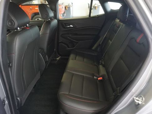 Used 2024 Chevrolet Trax RS w/ Sunroof Package FWD image 21