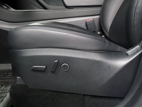 Used 2023 Tesla Model Y Long Range AWD/4WD image 59