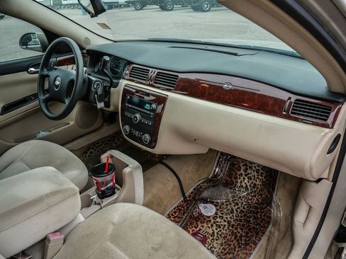 Used 2009 Chevrolet Impala LT FWD image 11