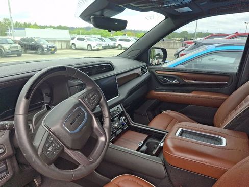 Used 2024 GMC Yukon Denali Ultimate AWD/4WD image 10