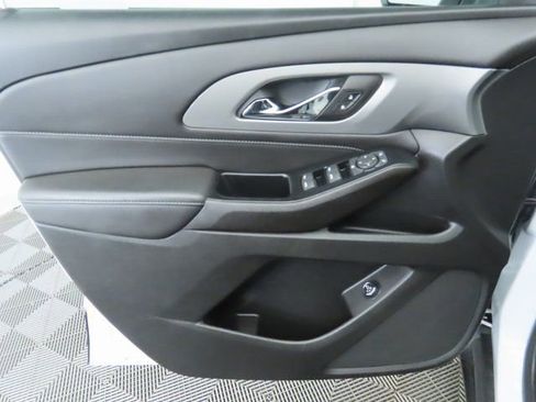 Used 2023 Chevrolet Traverse LT image 25