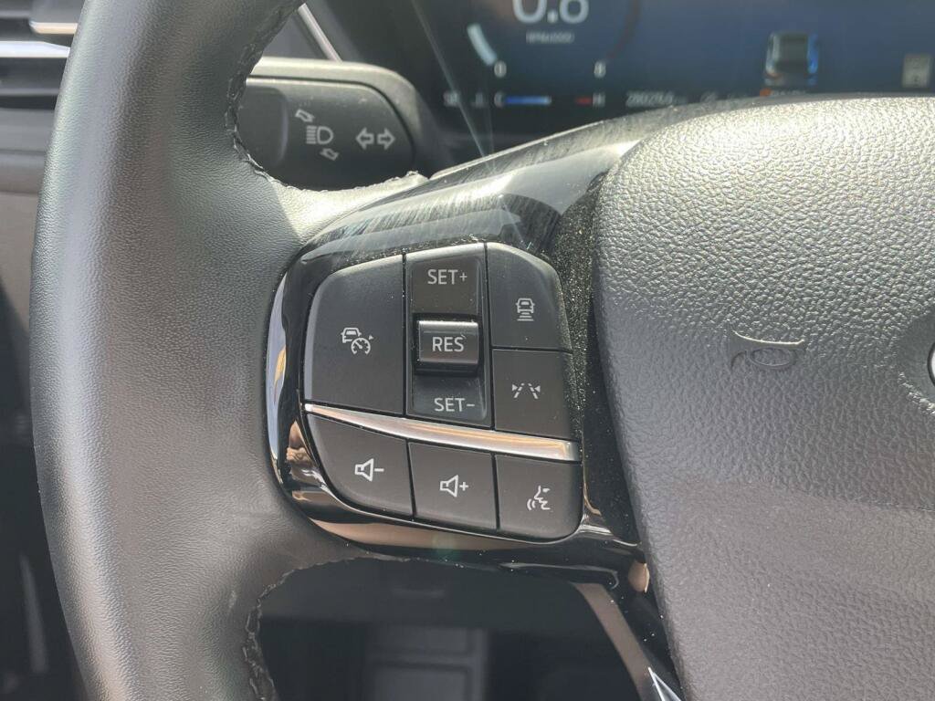 Used 2025 Ford Escape Platinum AWD/4WD image 34