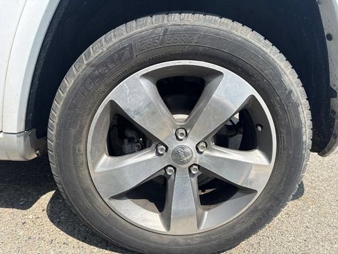 Used 2014 Jeep Grand Cherokee Overland AWD/4WD image 9