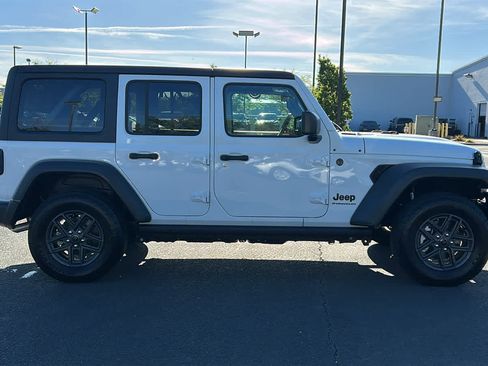 Used 2025 Jeep Wrangler Unlimited Sport AWD/4WD image 4