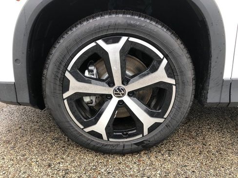 New 2026 Volkswagen Tiguan SE AWD/4WD image 9