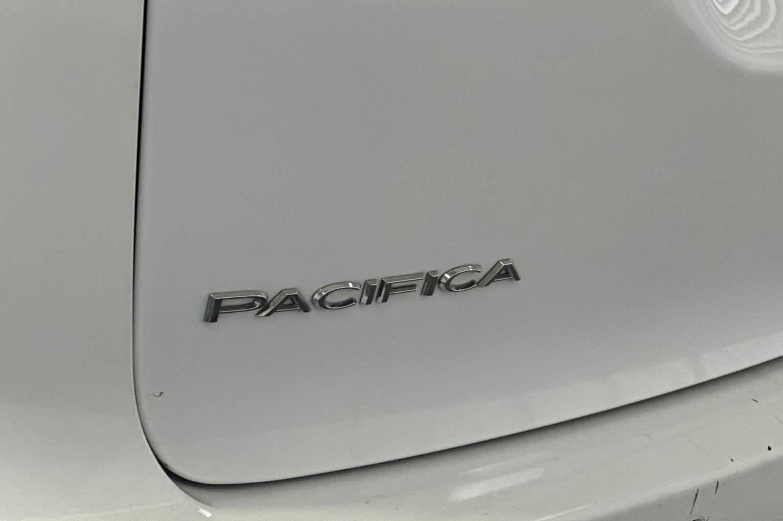 Used 2023 Chrysler Pacifica Touring-L FWD image 22