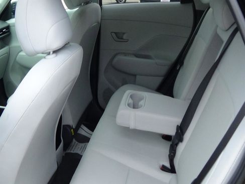 Used 2025 Hyundai Kona SEL FWD image 11