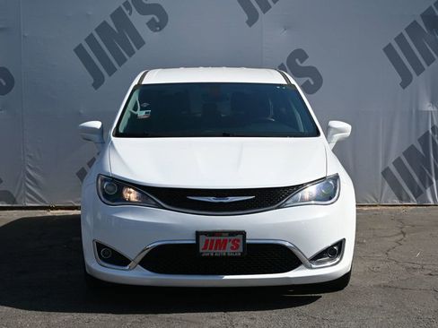 Used 2020 Chrysler Pacifica Touring w/ Tire & Wheel Group FWD image 2