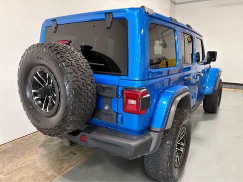 Used 2024 Jeep Wrangler Unlimited Rubicon AWD/4WD image 8