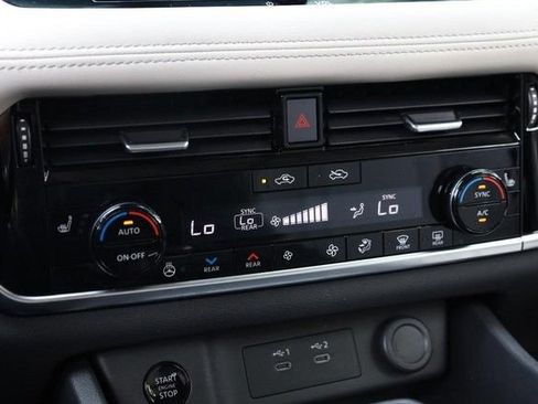 Certified 2025 Nissan Rogue SL w/ Tech Package FWD image 16